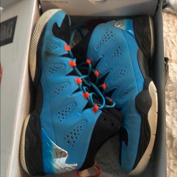 Men’s Nike Air Jordon KB Mentality Sneakers - Picture 2 of 5